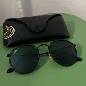 Ray Ban round double bridge polished black polarized
